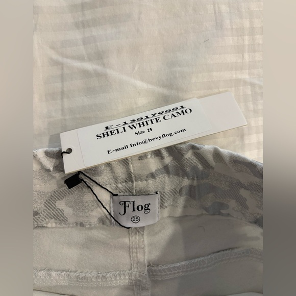 Bevy Flog Sheli Drawstring Jogger White Silver Camo Size 25 BNWT - Picture 4 of 9